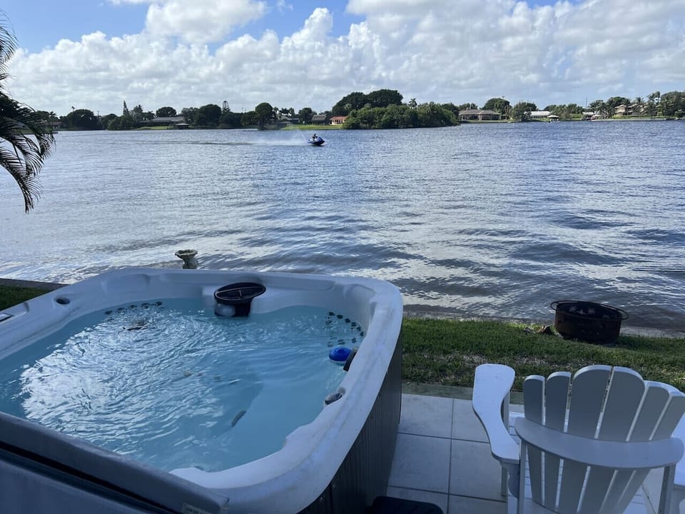 Outdoor spa tub
