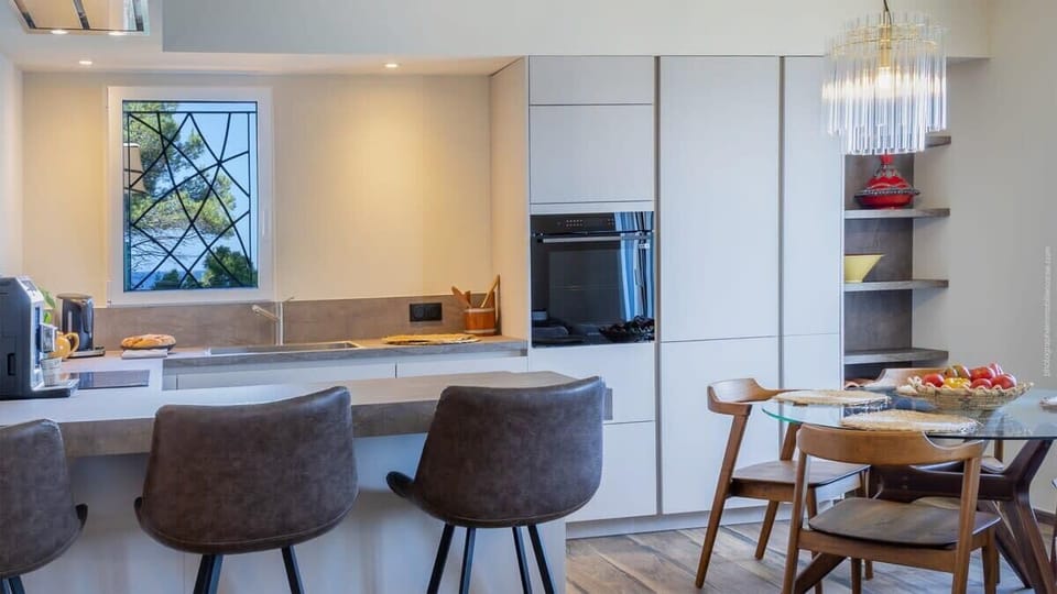 Fully equipped open kitchen
