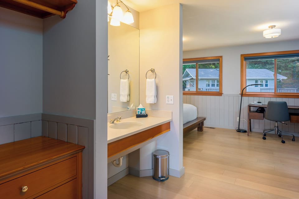 Second Bedroom with Vanity