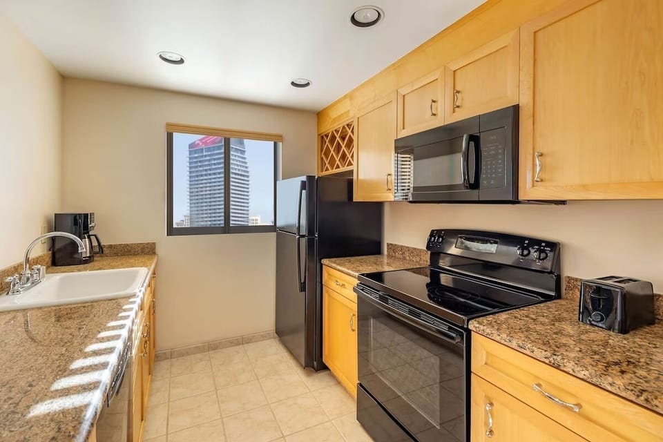 Full kitchen
