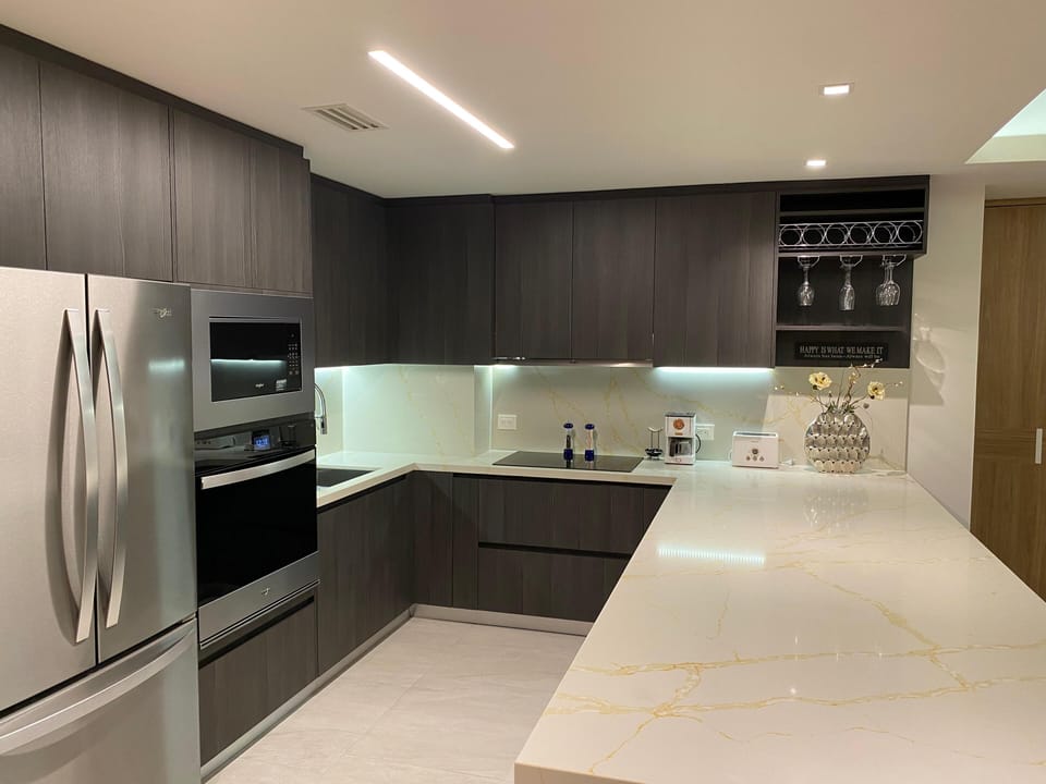 Full Kitchen (2)