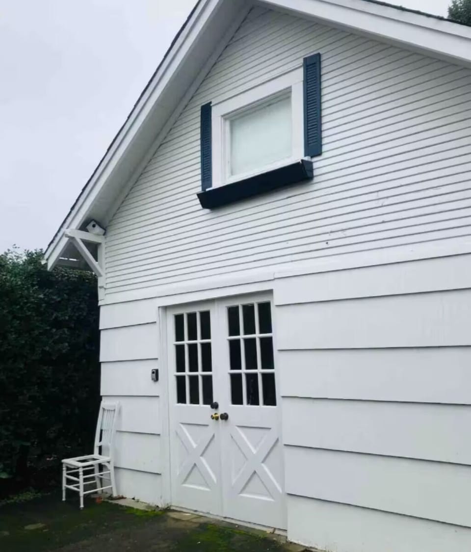 Your private entrance to Evermore Carriage House.