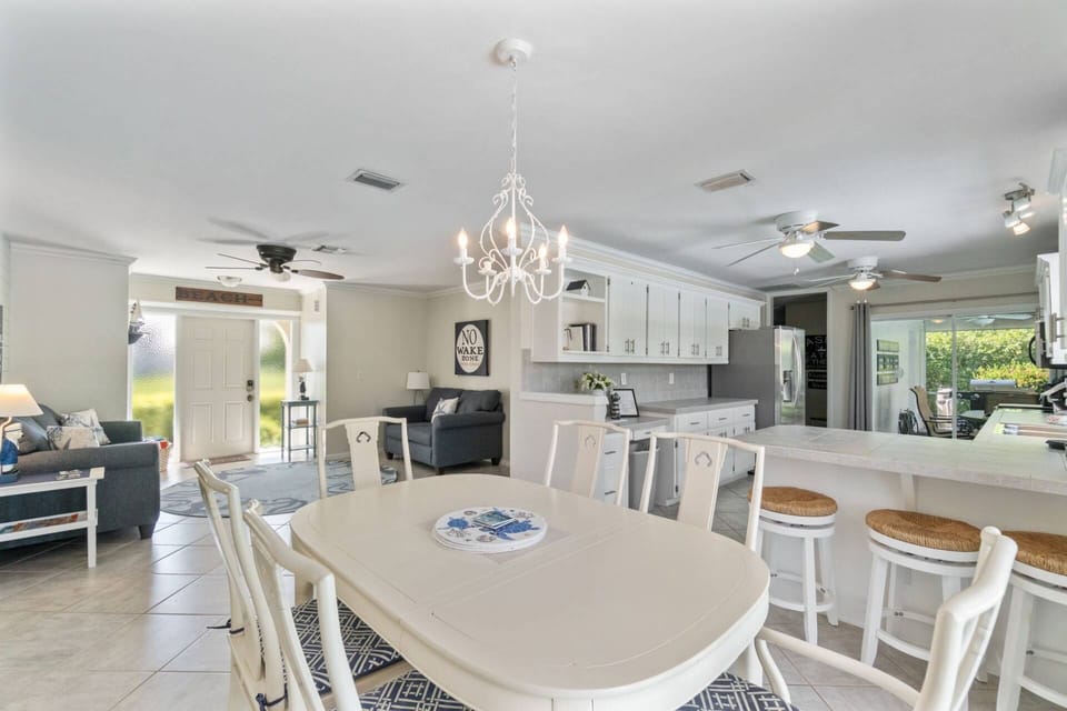 A lovely setting for breakfast, lunch, dinner and everything in between.