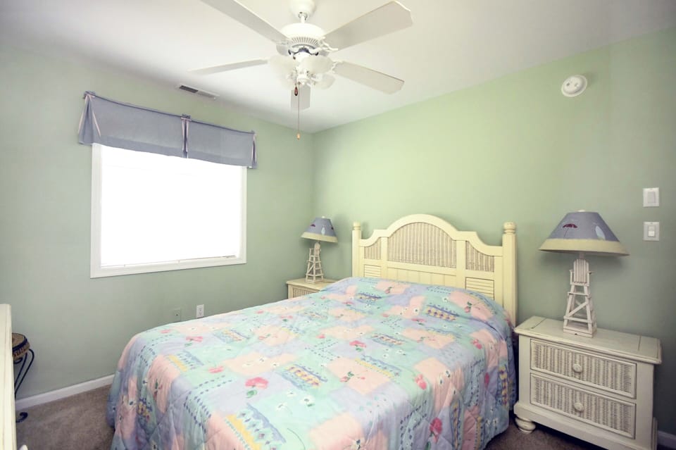 QUEEN-BEDROOM