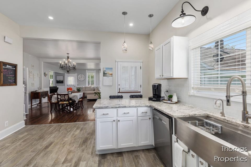 Open floor plan to enjoy the family from any room