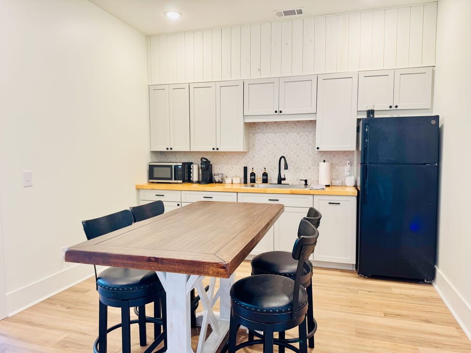 Downstairs Kitchenette