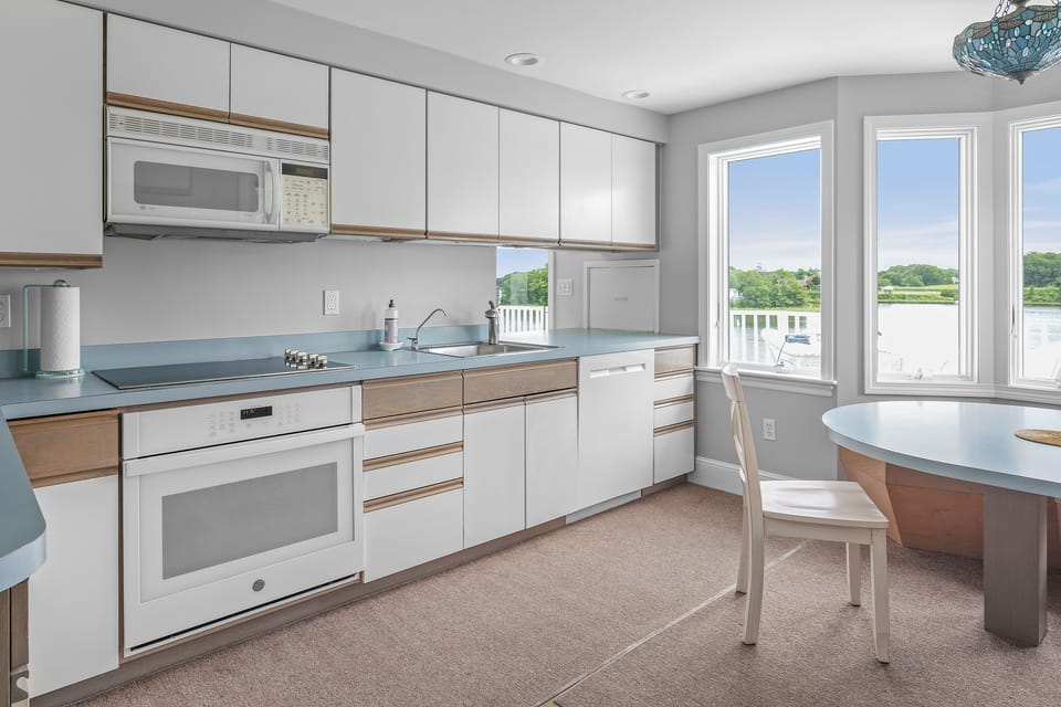Kitchen with Kitchen Table