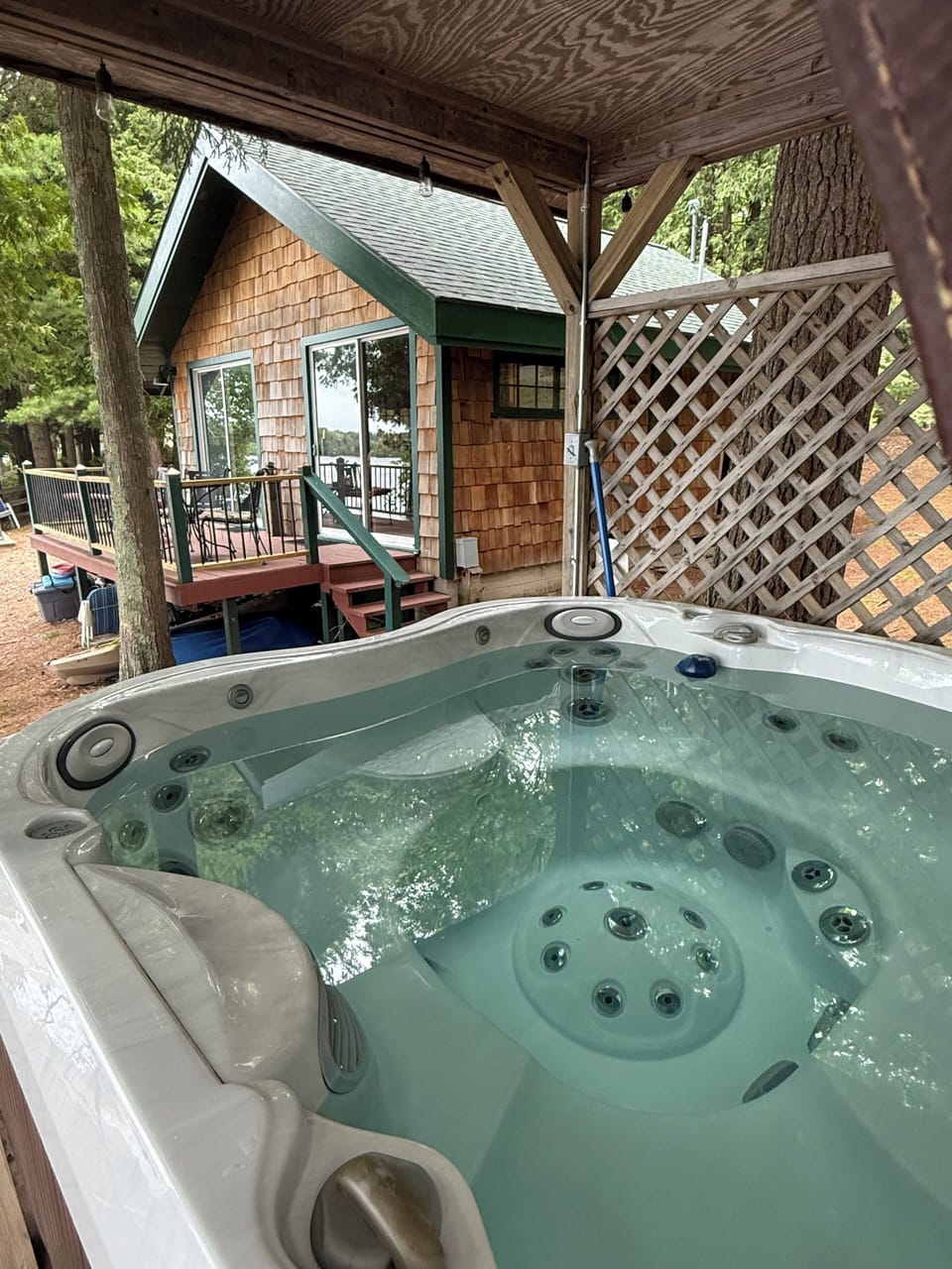 Outdoor spa tub