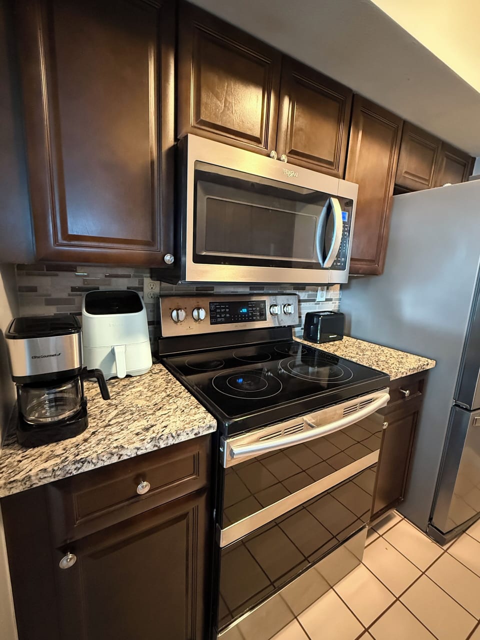 Fully equipped kitchen.