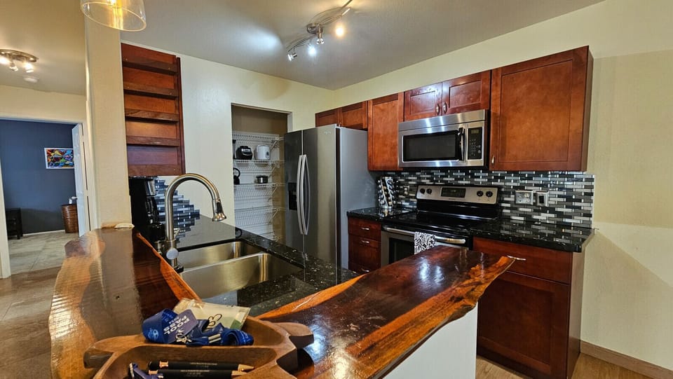 Lots of prep space in this kitchen.