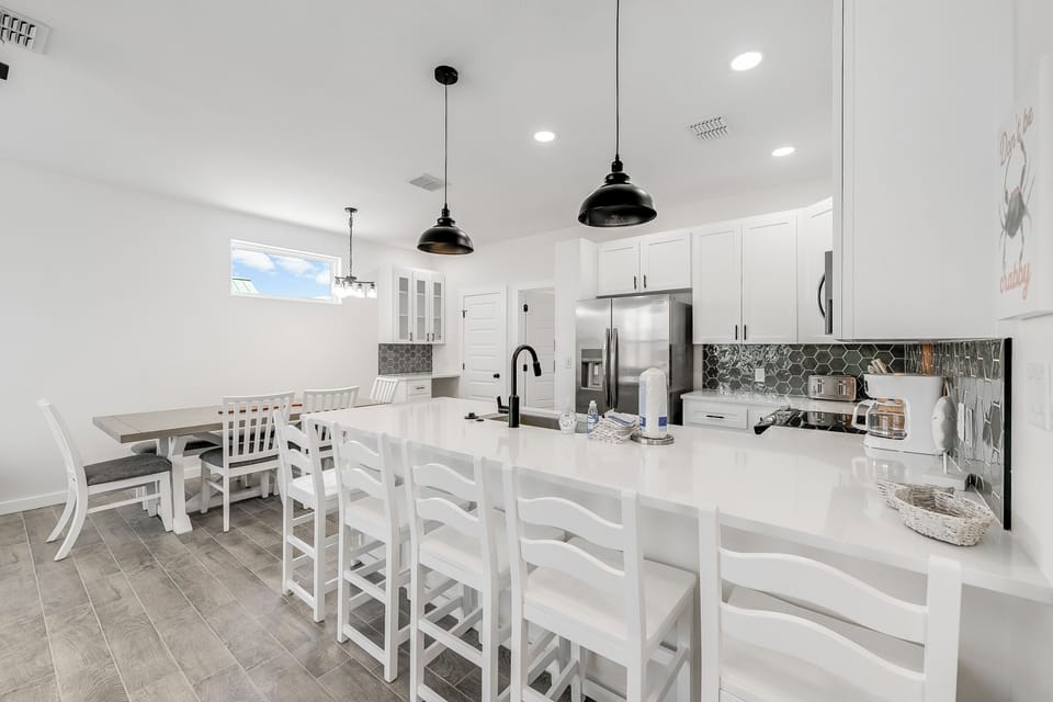 A Space Made for Sharing: Kitchen, Dining & Seating for 11