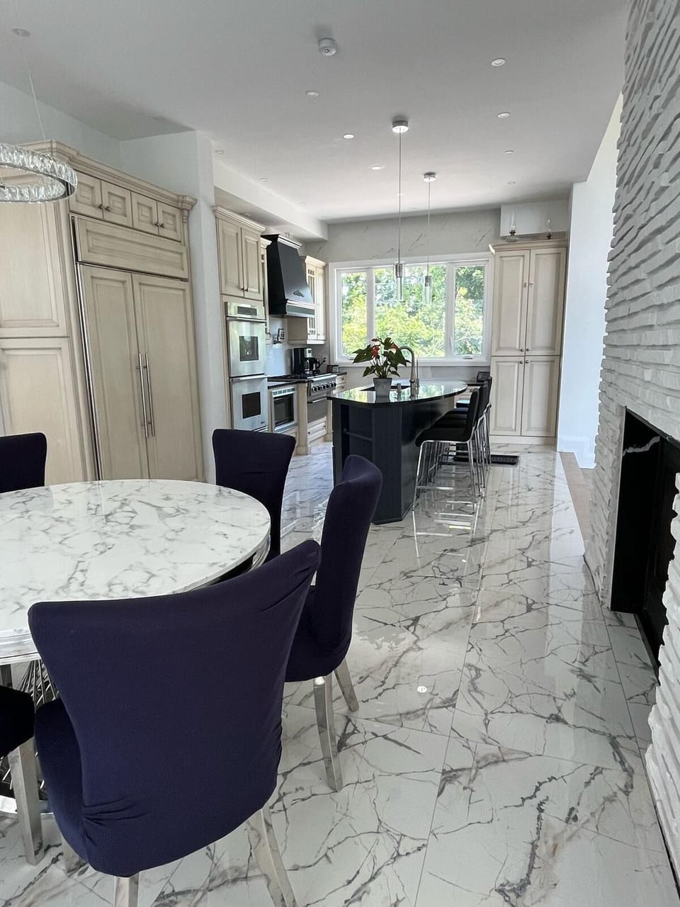 kitchen and dinning room 