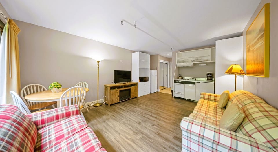 Living Area, 2 Sofabeds