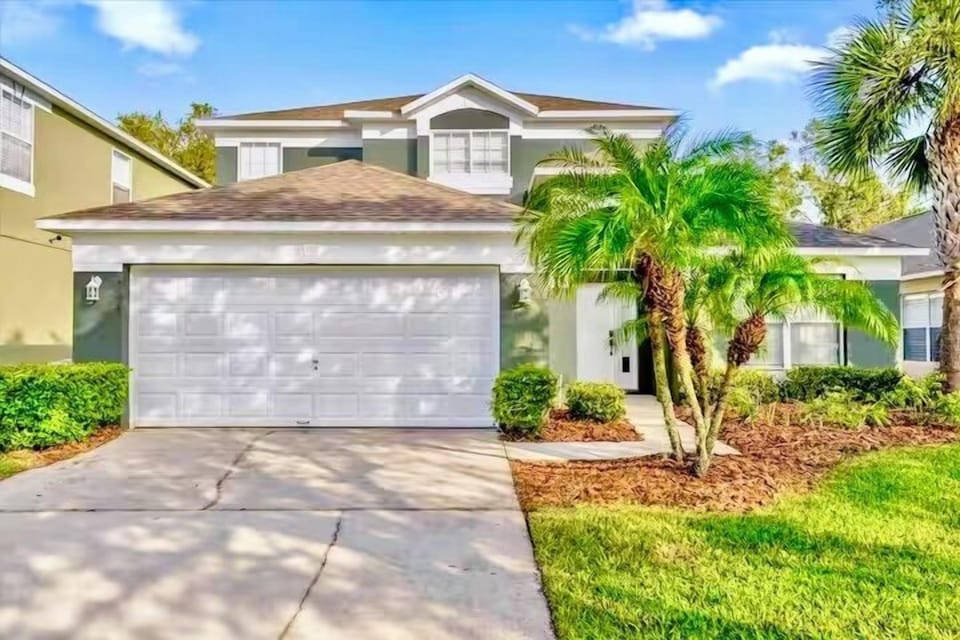 Beautifully presented 4 bedroom, 3 bathroom home