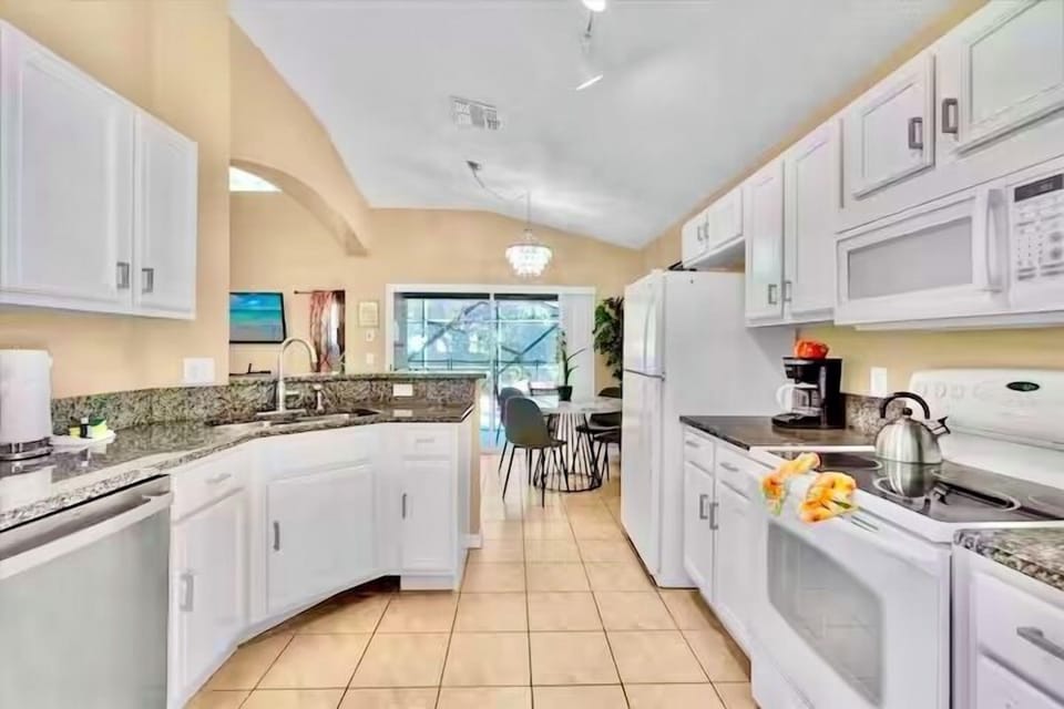 Fully equipped kitchen