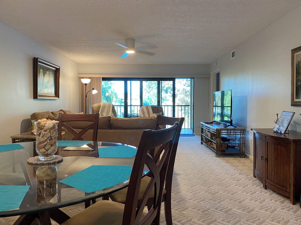 Spacious living room.