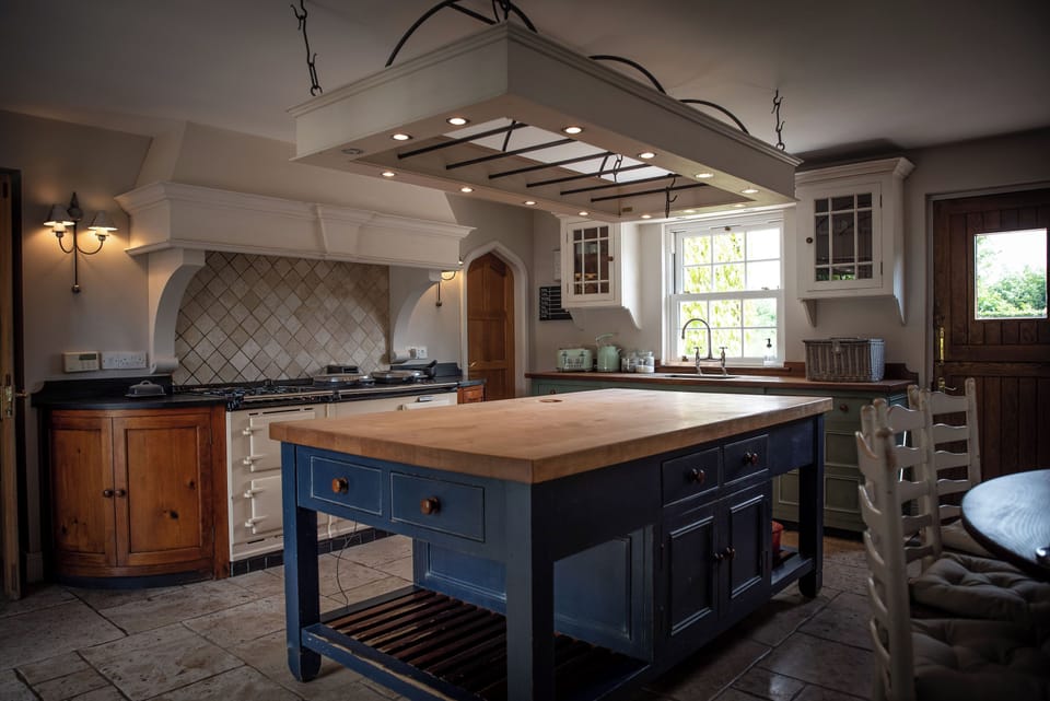 FULL KITCHEN