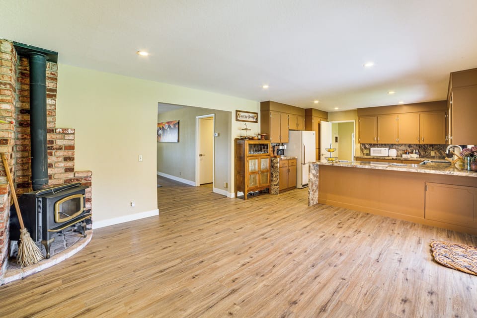 Kitchen | Wood-Burning Stove | Keurig Coffee Maker | Dishwasher | Cooking Basics