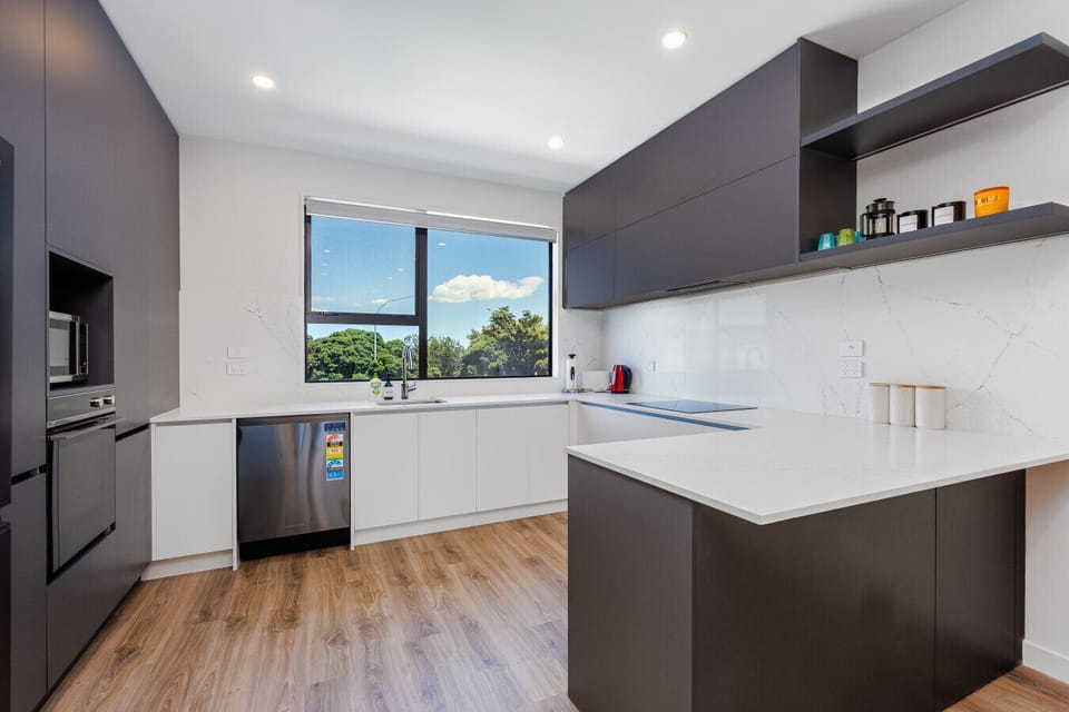 Fully equipped kitchen with quality appliances and all the essentials for cooking