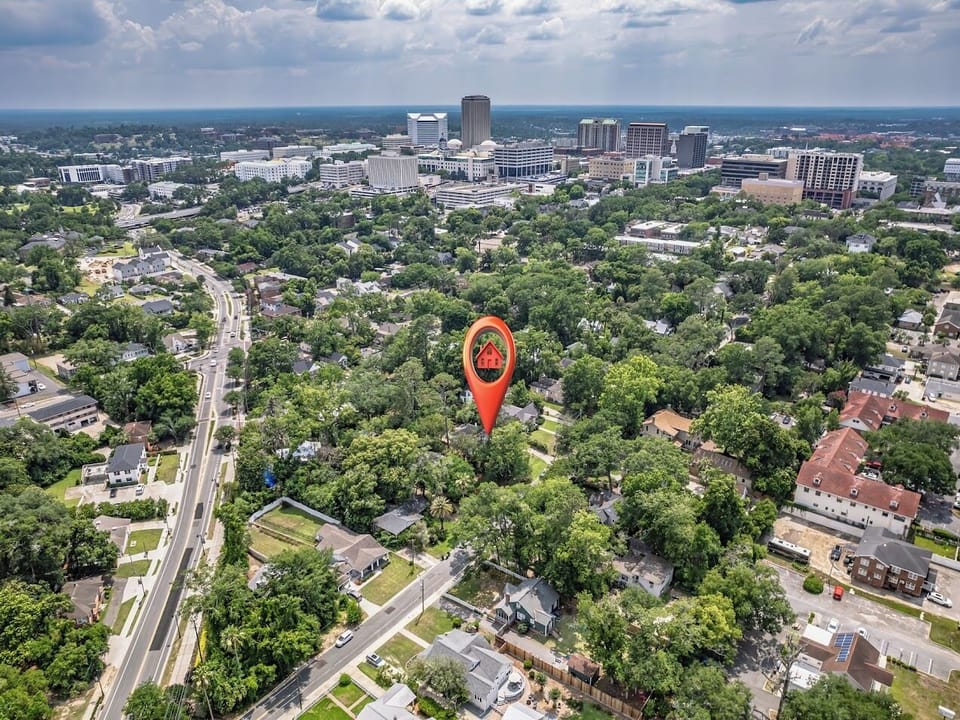 Walking distance to downtown and minutes drive to everywhere! A great location!