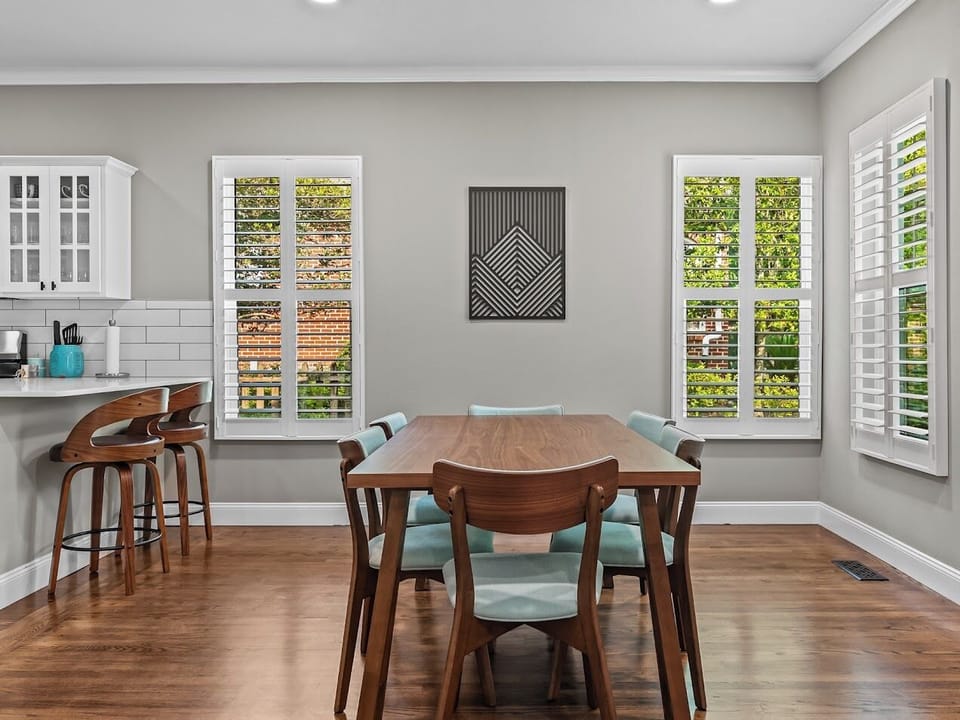 Here is your dining room/bar area. A great place to congregate!