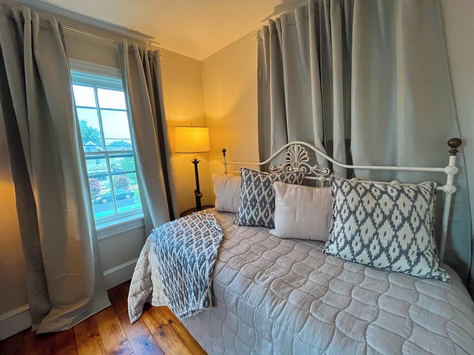 Master Bedroom - Queen Bed & 2 Twins & Closet