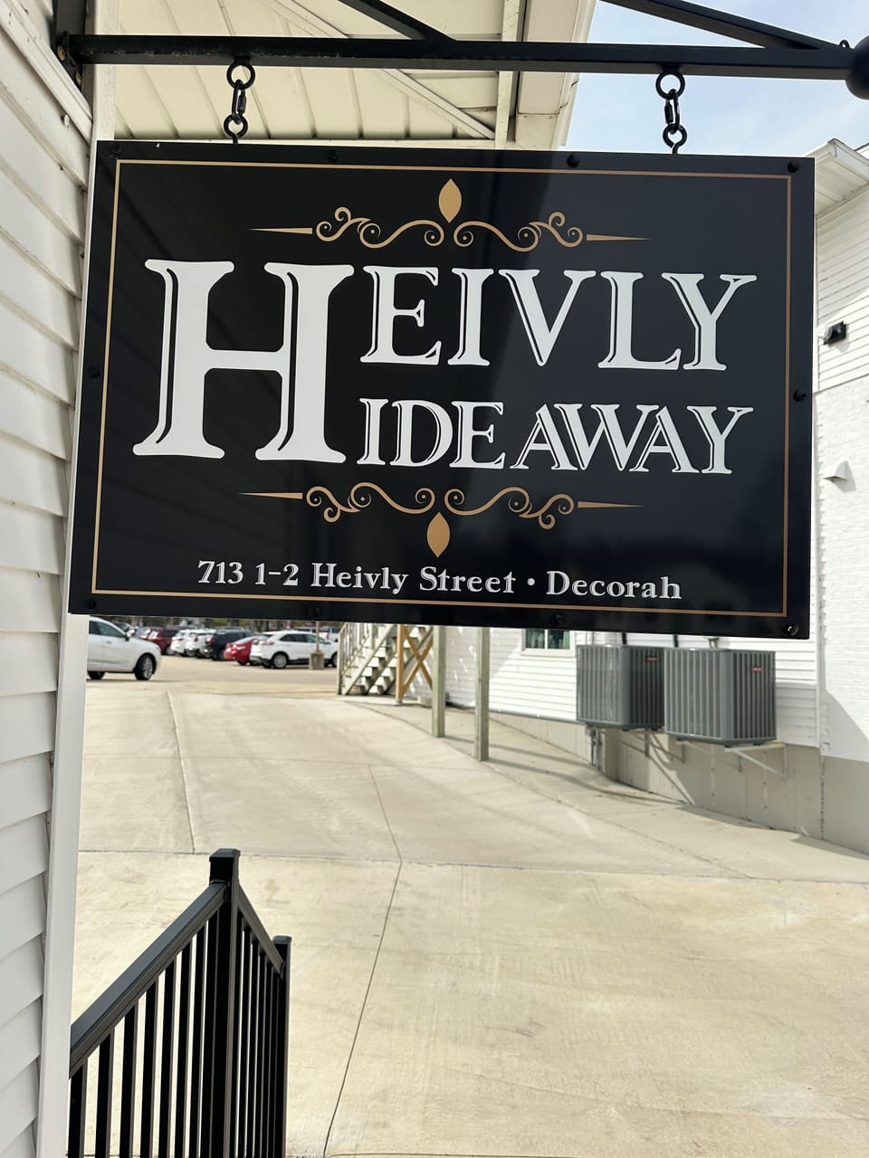 Heilvly Hideaway Sign