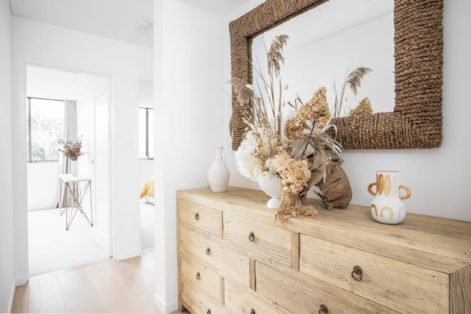Hallway to bedrooms