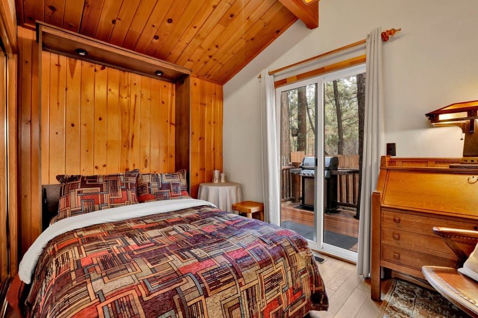 This flexible space features a queen-size Murphy bed, a dedicated desk for work or study, and direct access to the balcony, perfect for both productivity and relaxation.