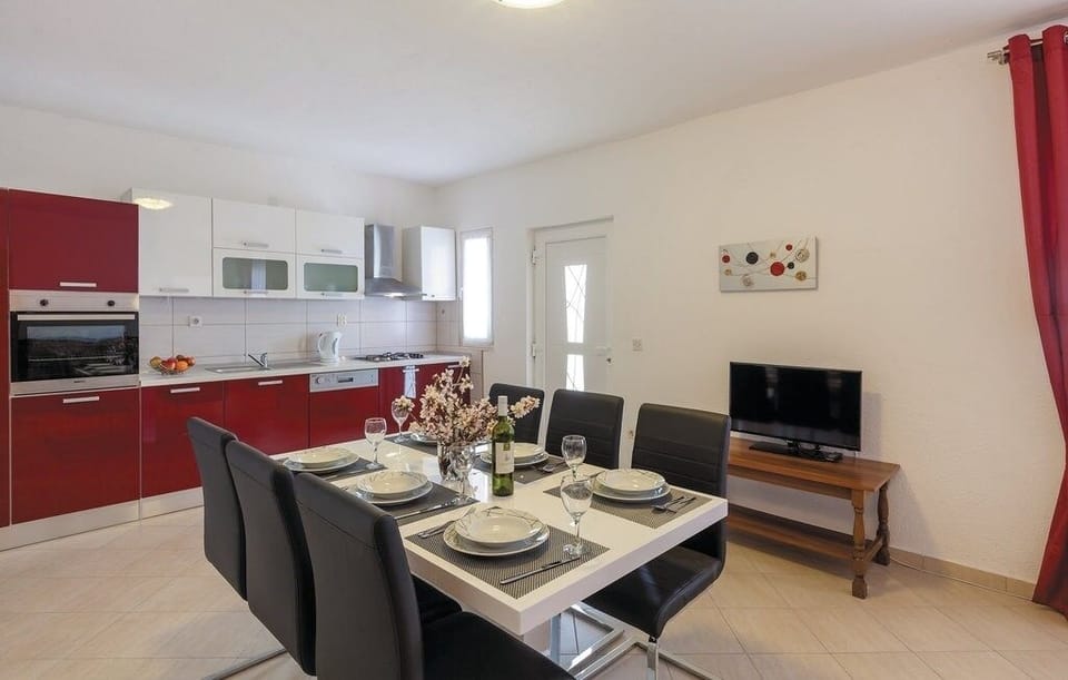 Dining room 1