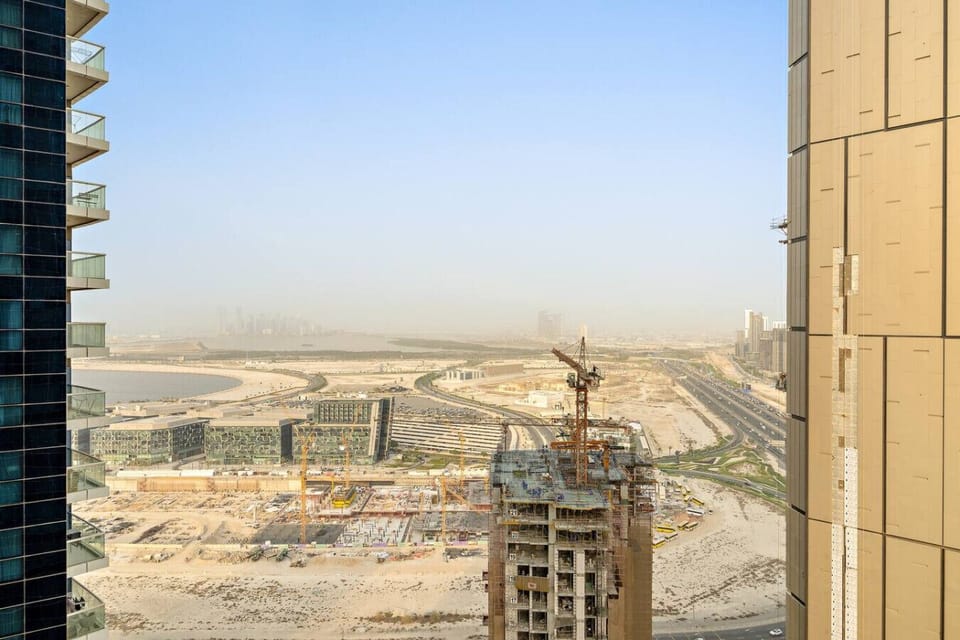 View: Spectacular skyline vistas from your balcony—experience Dubai`s vibrant pulse!