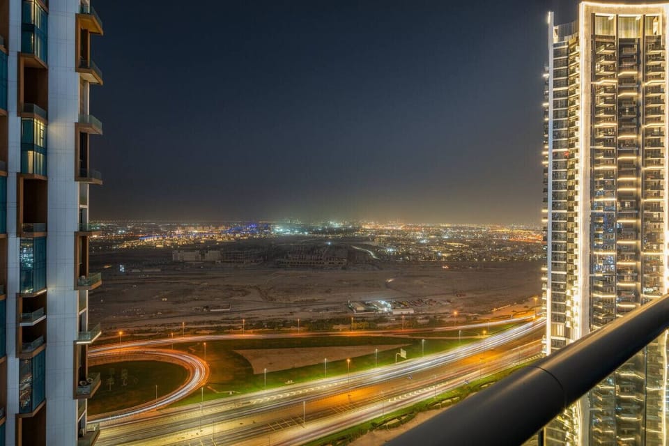Balcony Views: Stunning skyline panoramas await as city lights shimmer below!
