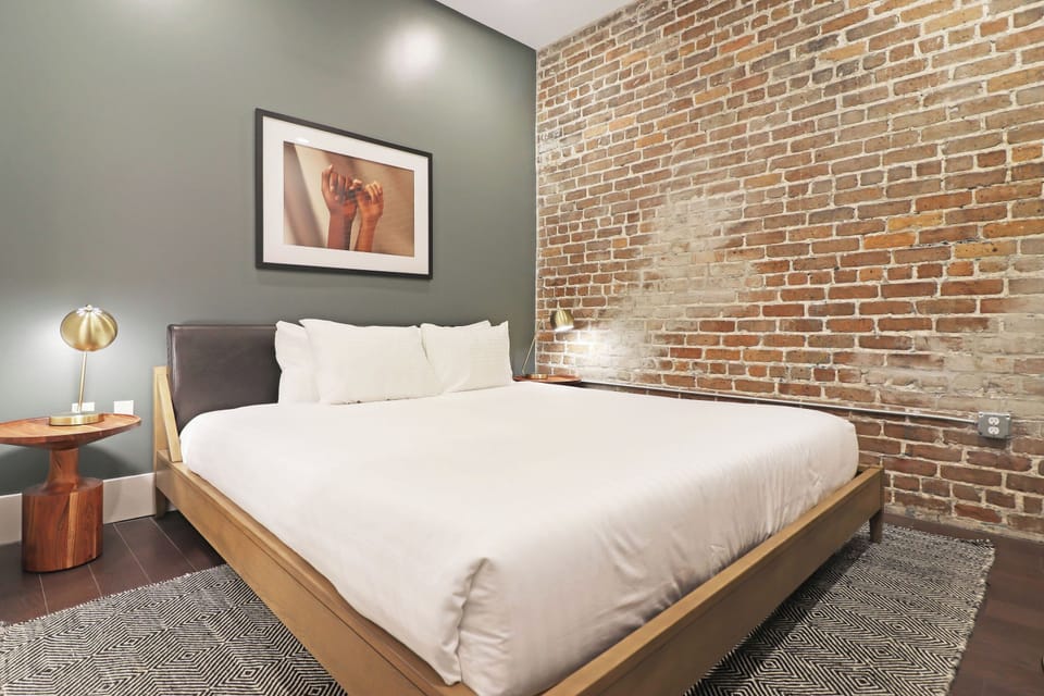 Bedroom (King)