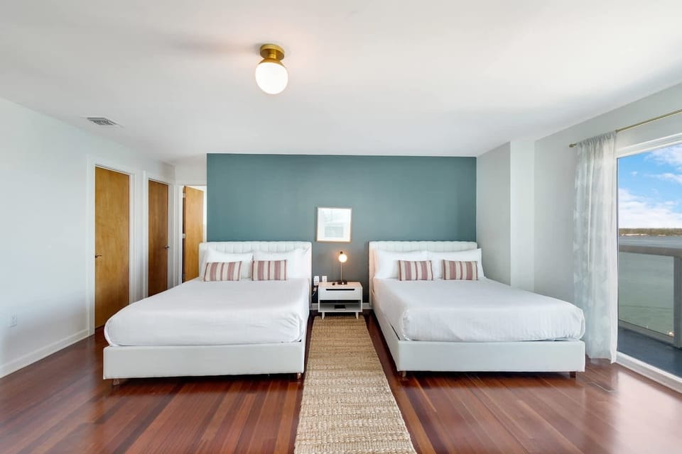 Bedroom 3  (2 Queens)