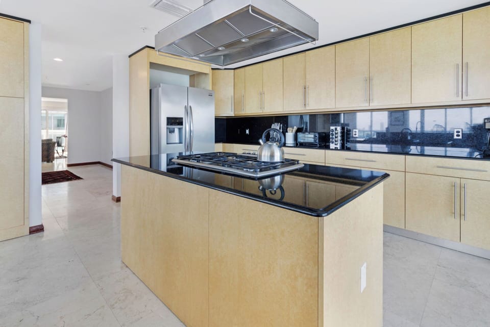 Fully-equipped kitchen