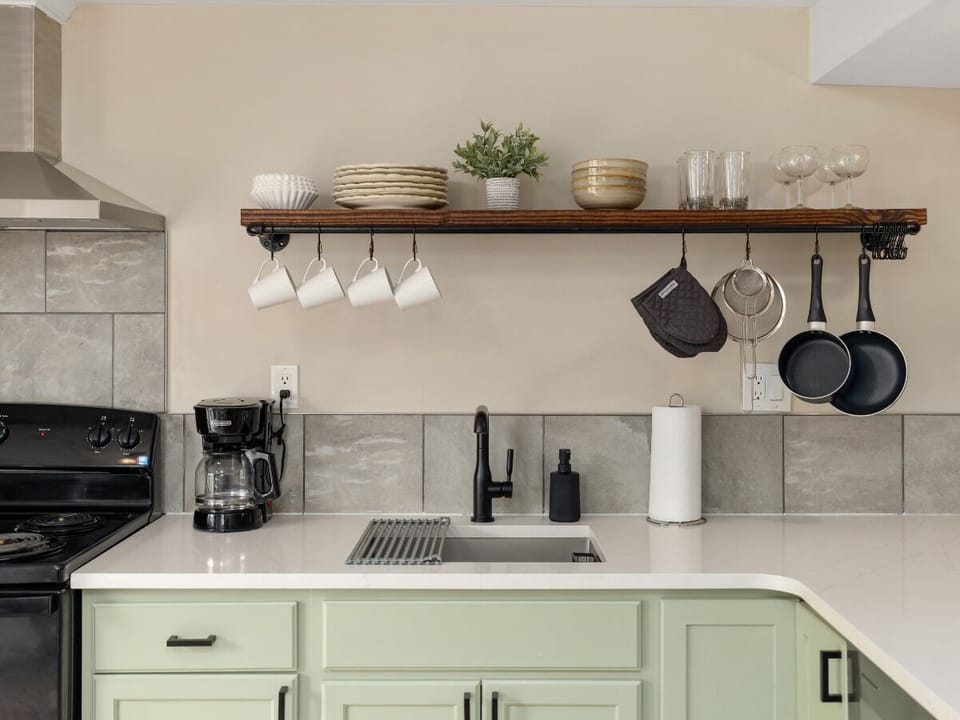 Neat, charming kitchen with everything you need for home-cooked comfort. 🏡🍽️