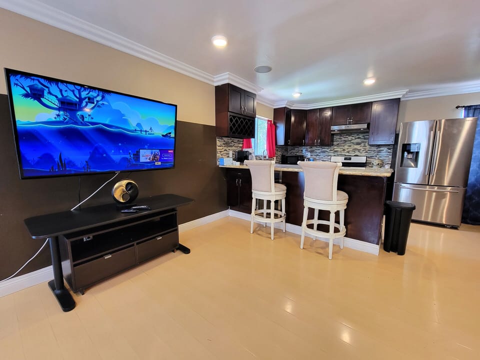 PRIVATE LIVING ROOM