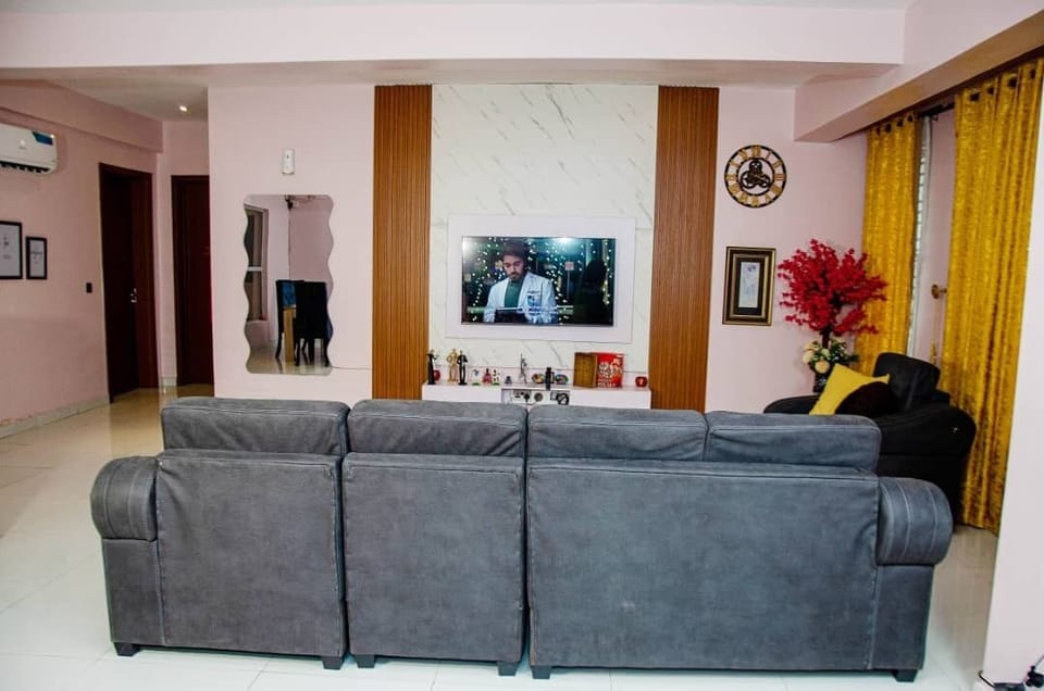 Living room 4