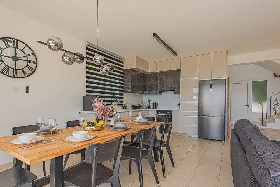 Gather around the kitchen table for meals, chats, and good times.