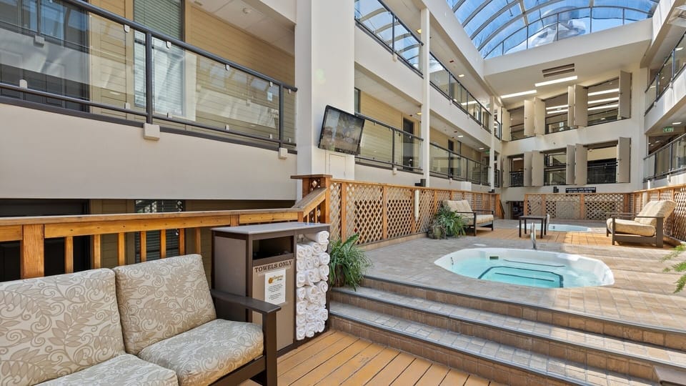 Indoor spa tub