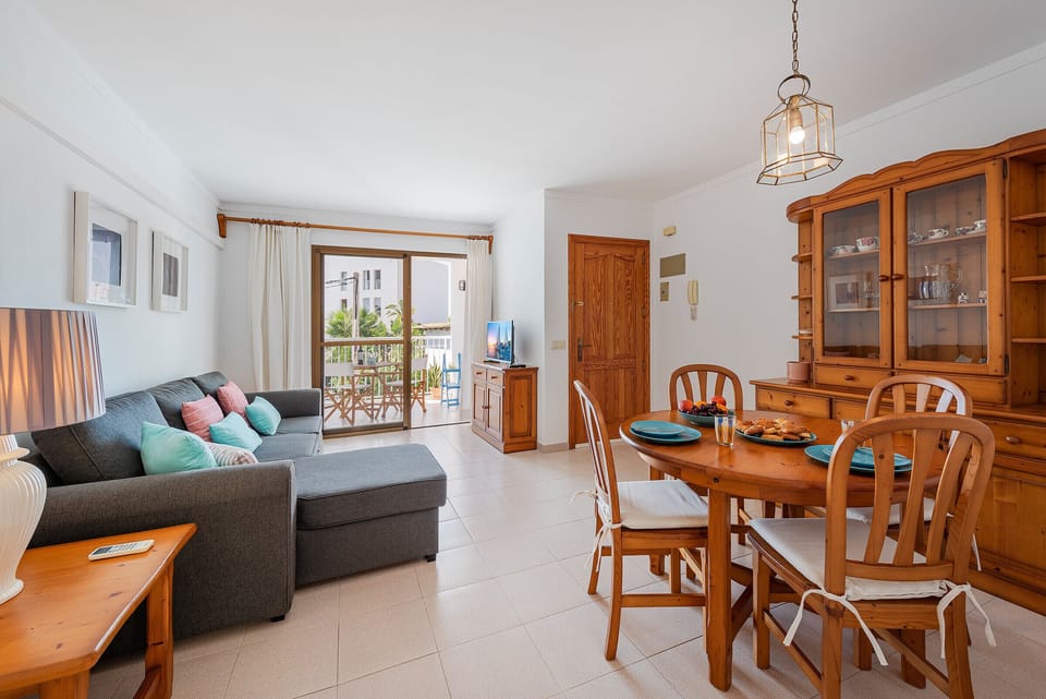 Open plan living dining area