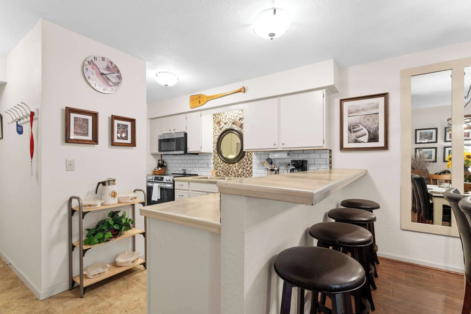 Sip morning coffee or grab a bite at the counter, with space for 4​