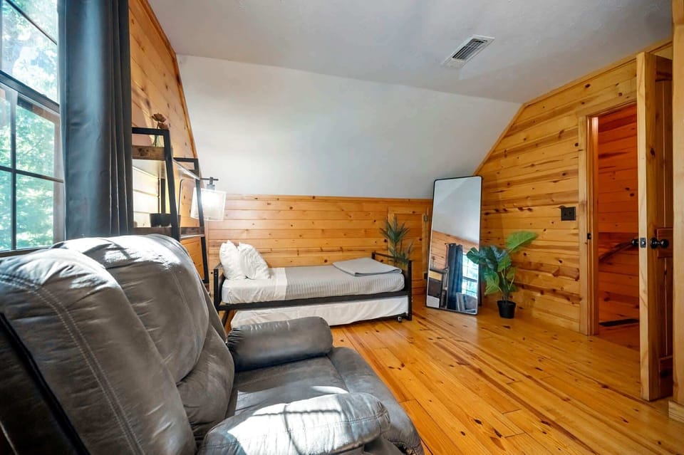 2nd floor bedroom with queen bed and twin trundle for flexible sleeping