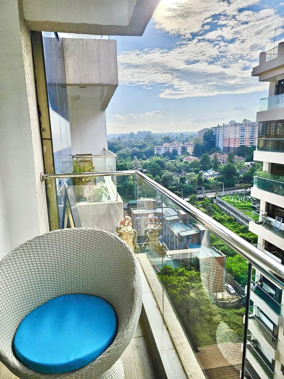 Balcony of the livingroom with fantastic view on green area