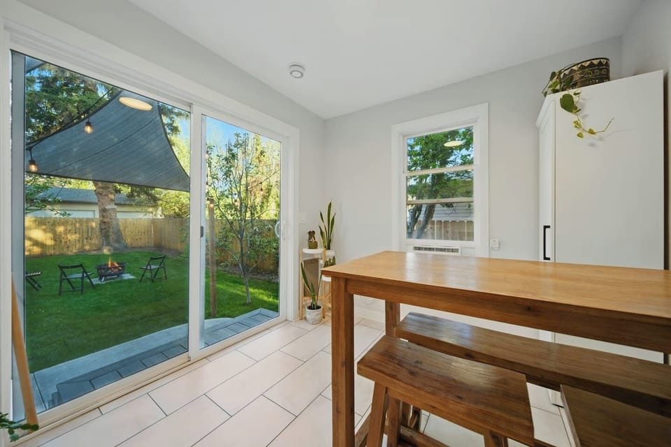 View to the back yard from the Breakfast nook. 