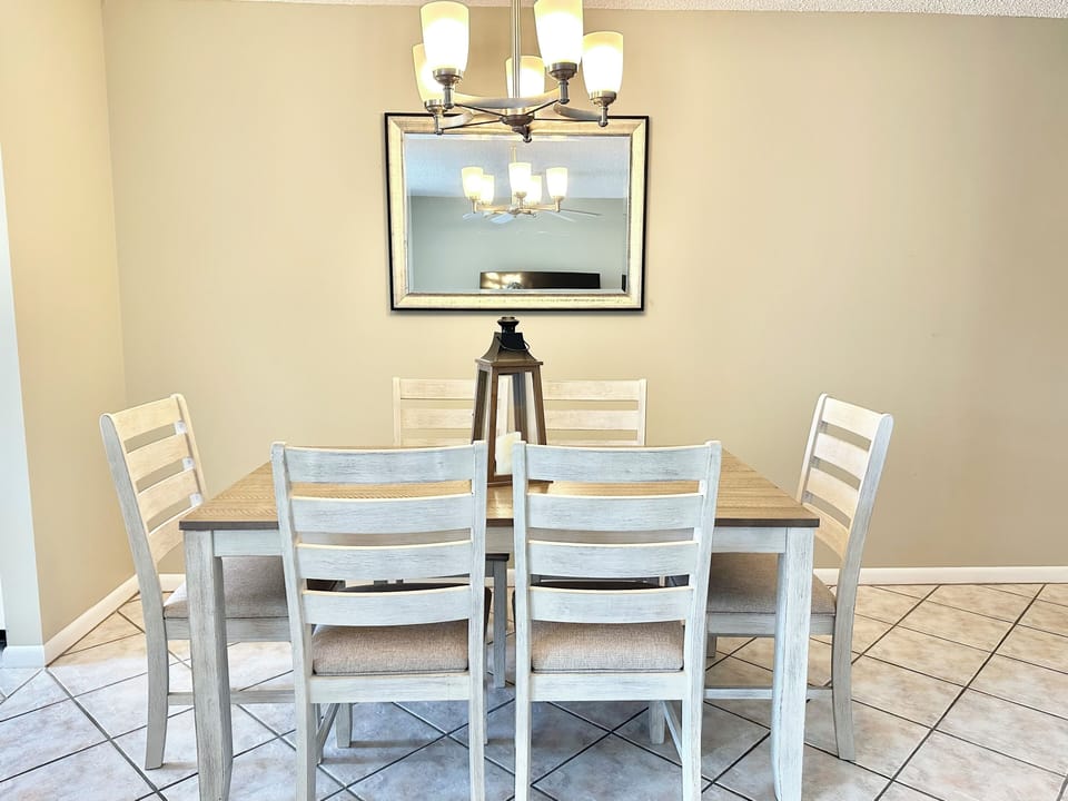 LOVELY DINING SET, SEATS 6 PEOPLE