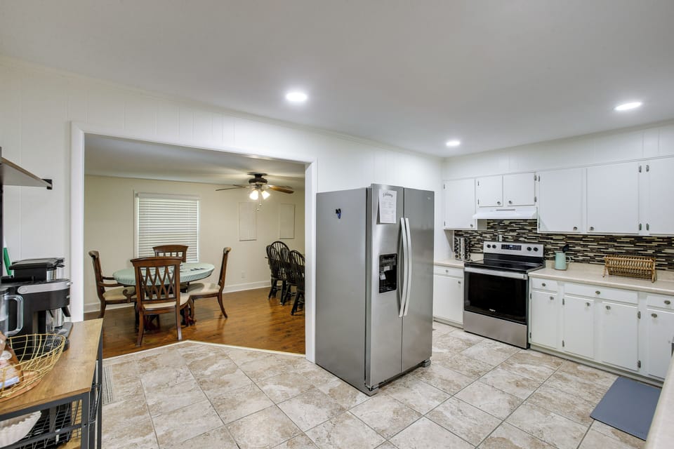 Kitchen | Main Level