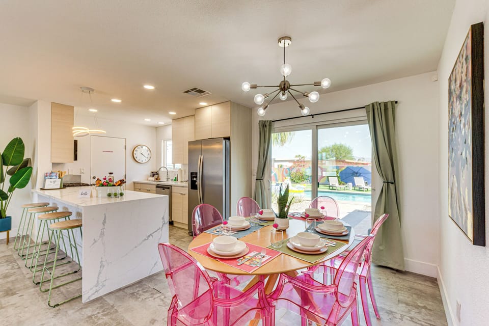 Dining Area | Dishware/Flatware Provided