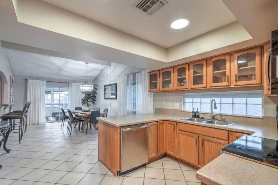 Full Kitchen
