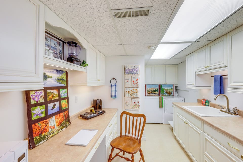 Kitchenette | Microwave | 2-Burner Stovetop | Drip Coffee Maker | Washer & Dryer